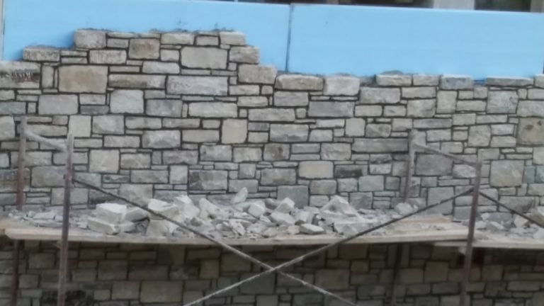 Ndërtimi i mureve prej guri